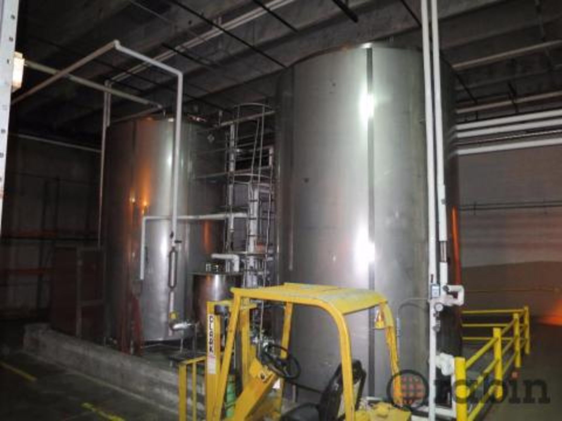Vertical fermenting tank, 6000 gal., 9' diameter x 20' approximate height to agitator, 15/100 psig - Image 7 of 7
