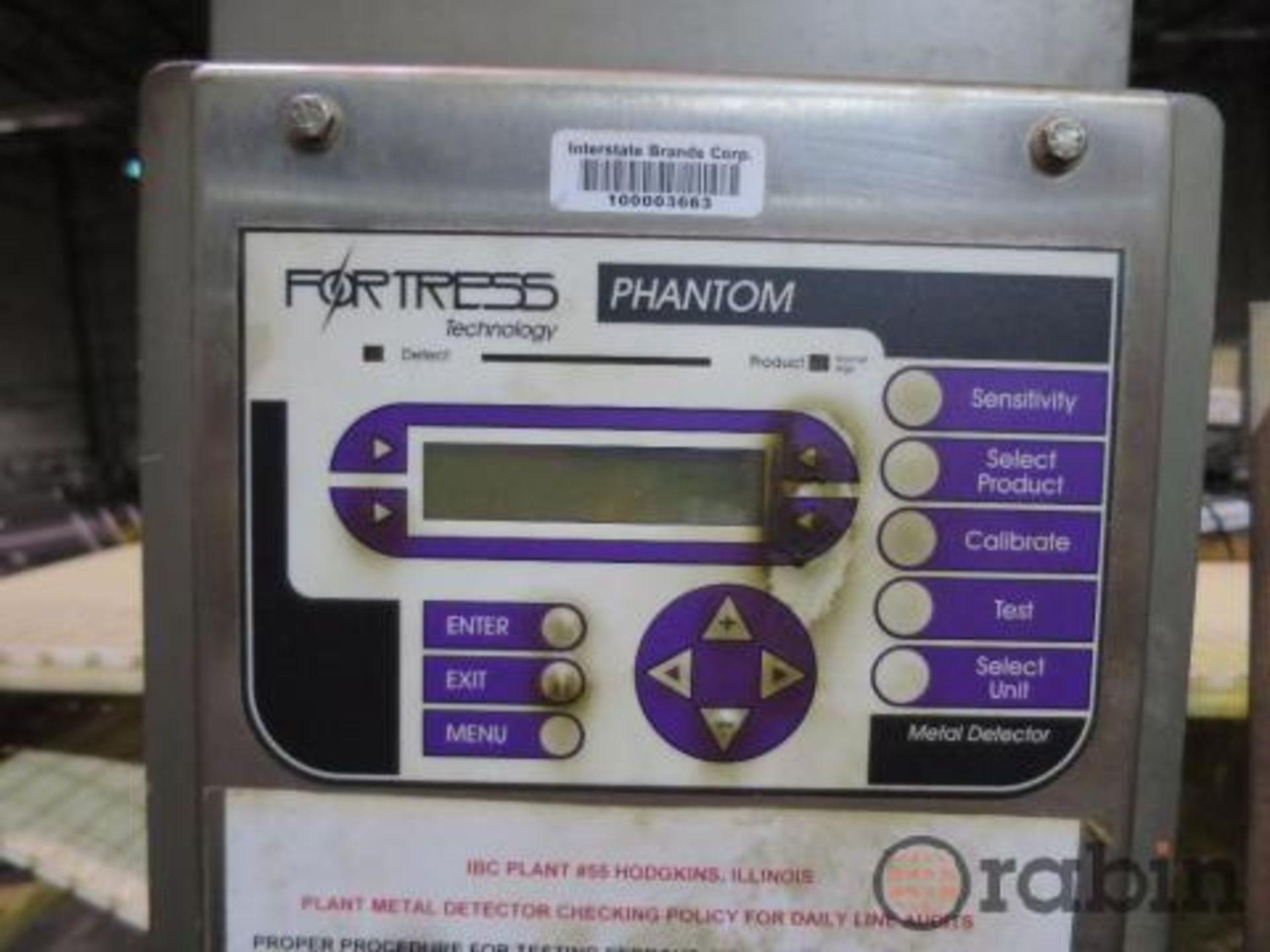 Fortress Phantom metal detector, 8" x 20" opening, with 18" wide x 5' interlocking plastic belt [ - Image 4 of 4
