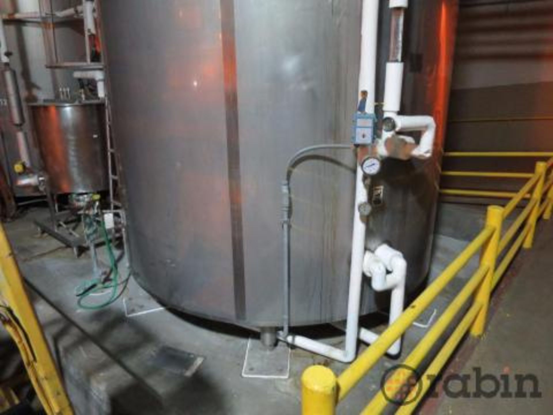 Vertical fermenting tank, 6000 gal., 9' diameter x 20' approximate height to agitator, 15/100 psig - Image 6 of 7