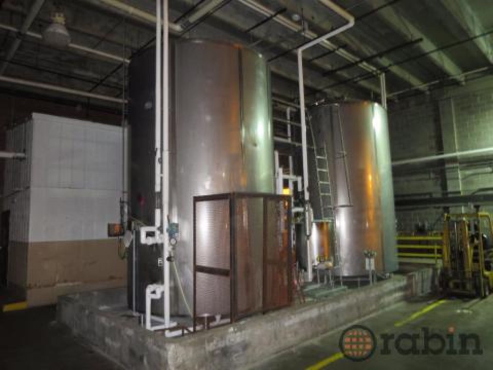 Vertical fermenting tank, 6000 gal., 9' diameter x 20' approximate height to agitator, 15/100 psig