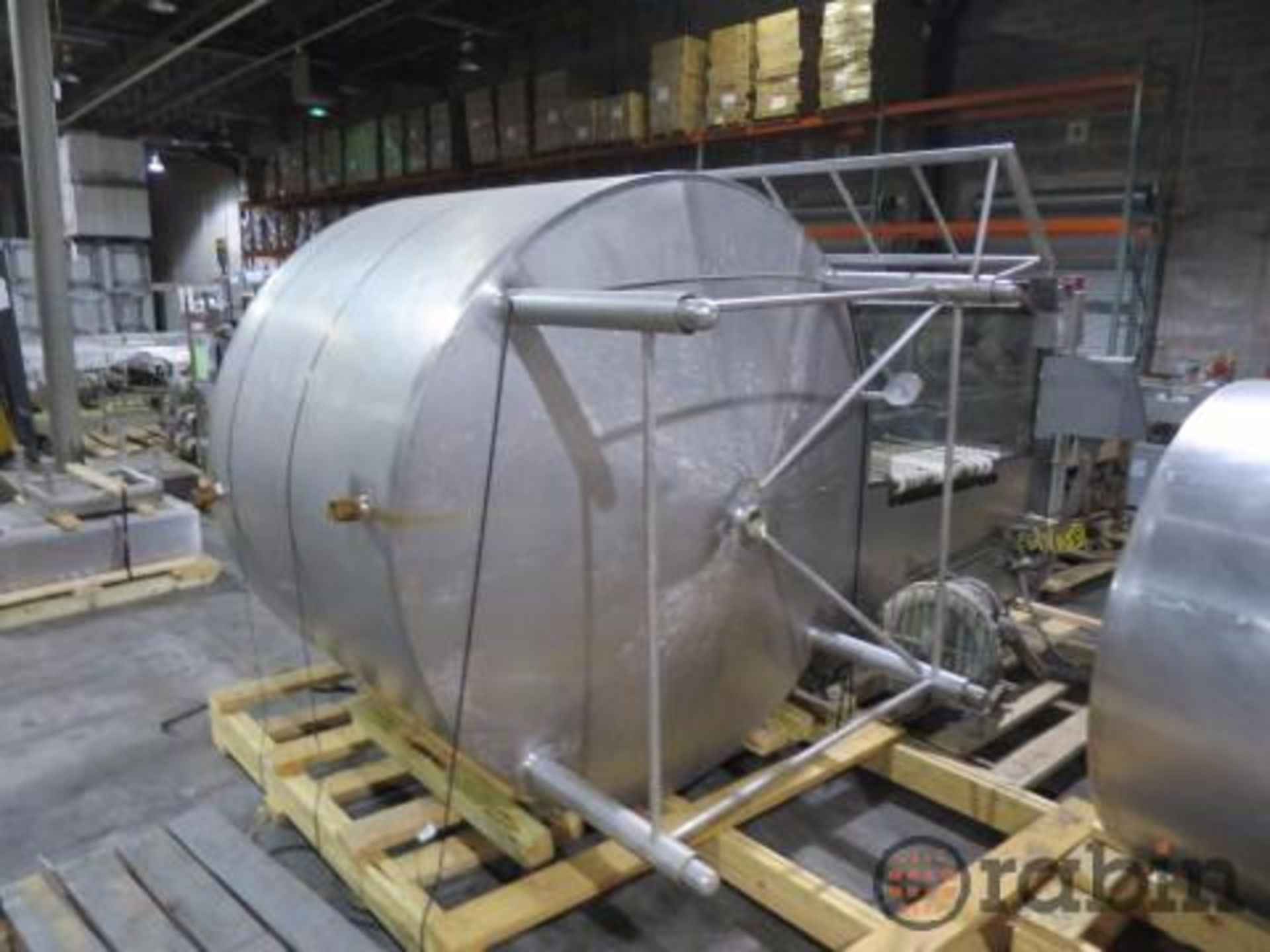 APV stainless mixing tank, 1000 gal., 6' dia x 54" st. wl., jacketed, sweep agitator, 3" CBO, 26" - Image 2 of 3