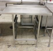 1000mm dishwasher prep table, shelf / tray holder