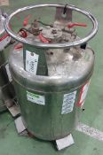 Wessington Cryogenics liquid nitrogen container
