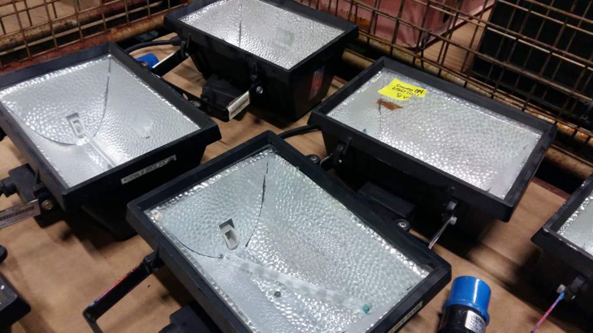 8x Assorted floodlight holders - Image 4 of 4
