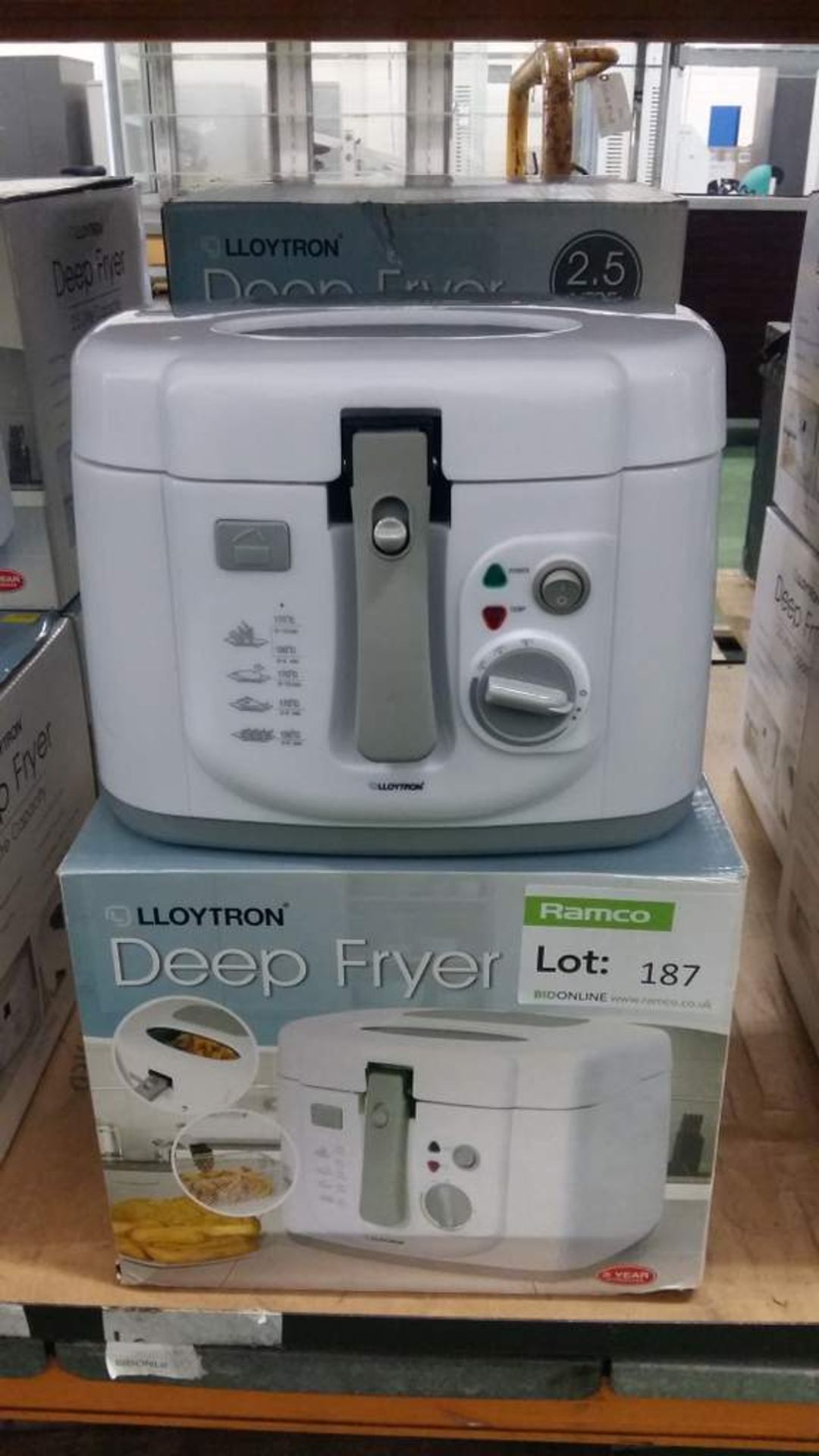 3x Lloytron 2.5L deep fryer