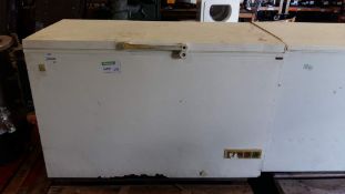 Caravell chest freezer 230v 393L capacity