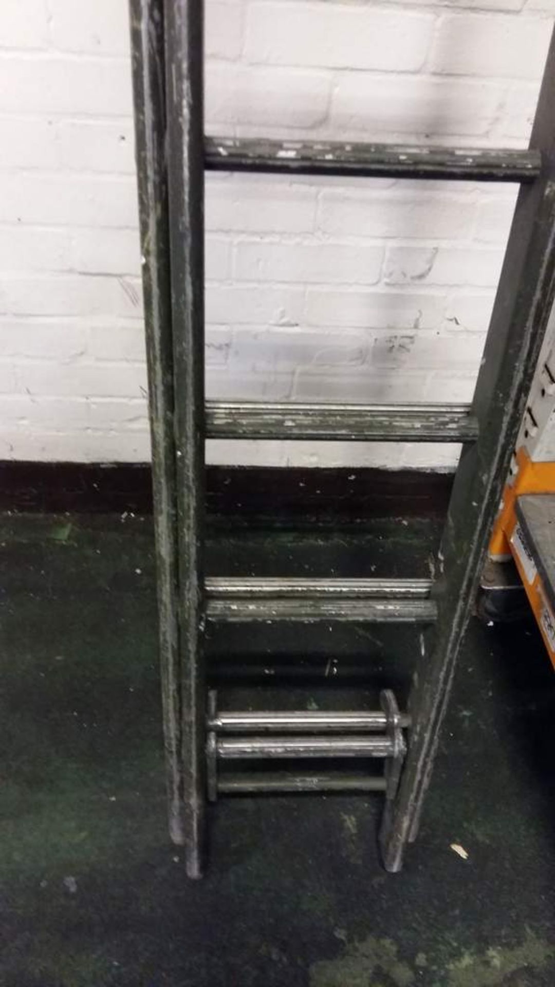 2 section ladder - Image 2 of 3