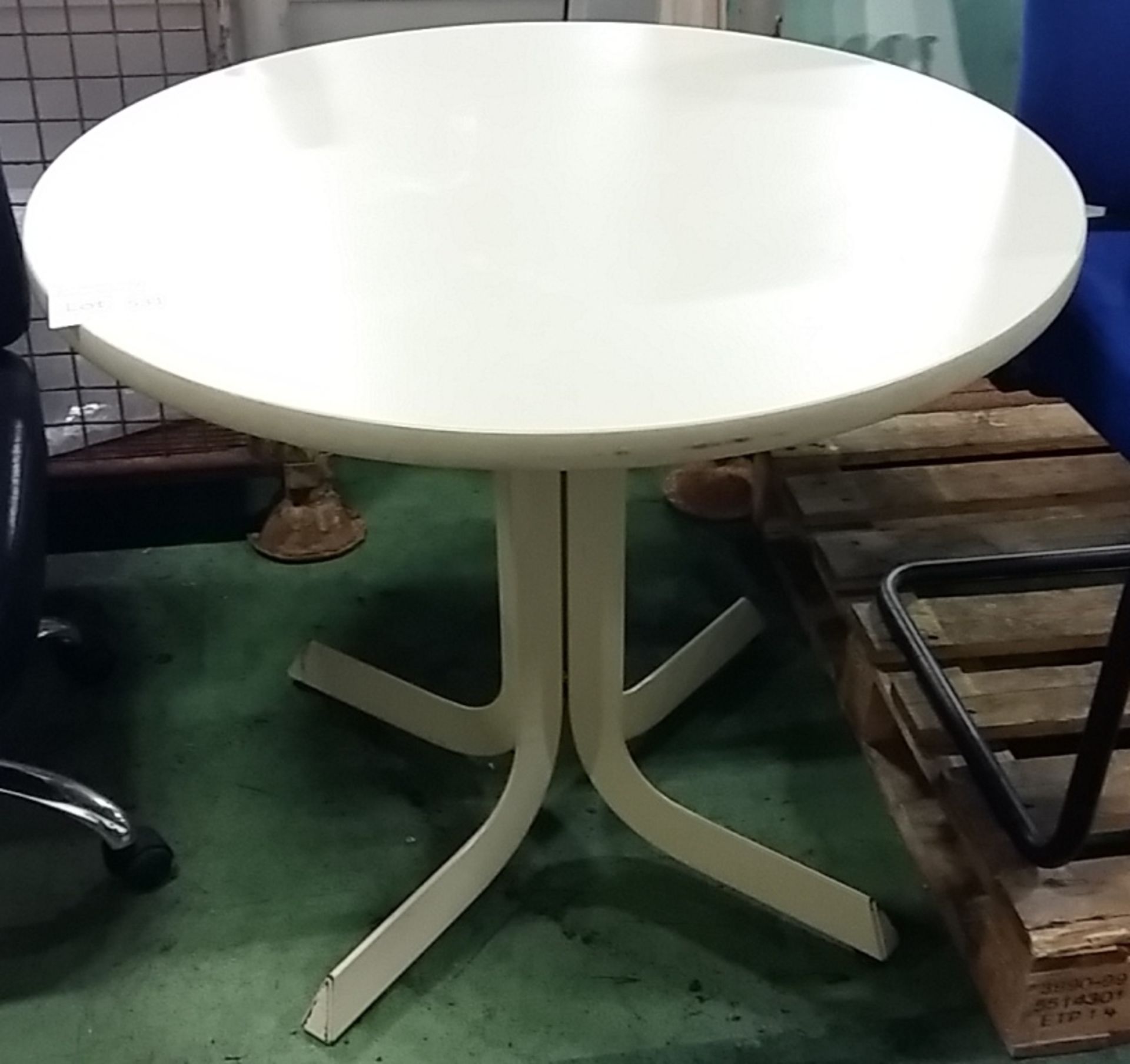 Round topped table