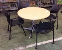 1x Round tables with 4 chairs