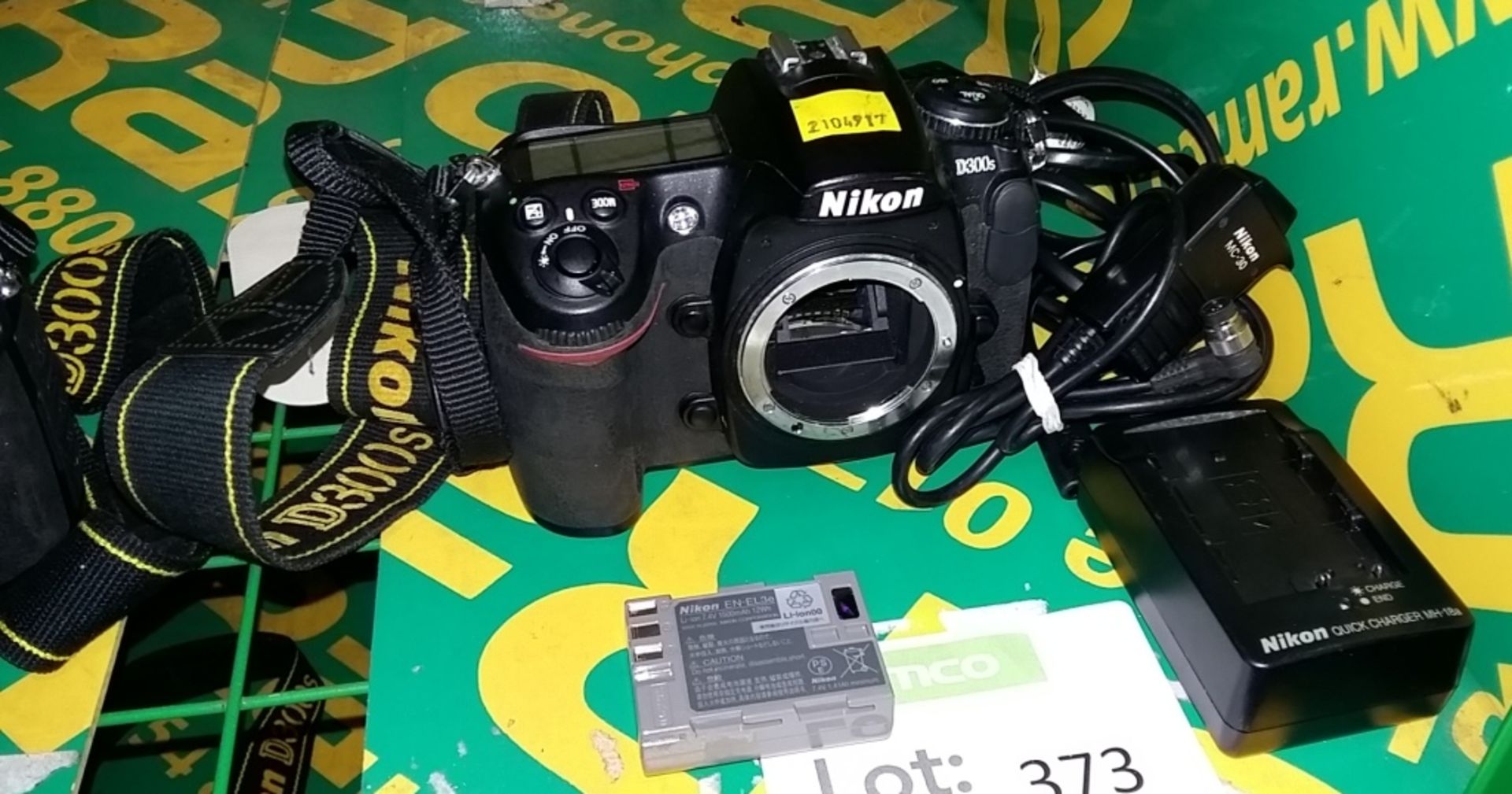 Nikon D3000s camera body, Nikon MH-18a quick charger, NIkon EN-EL3e battery, Nikon MC-30 r