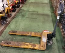 Pallet truck