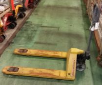 Pallet truck