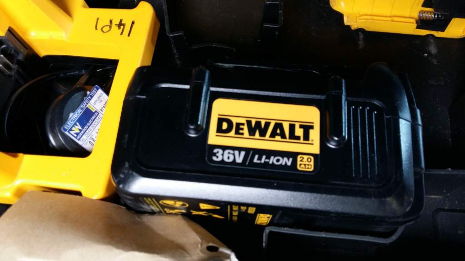 Dewalt DC315 Reciprocating Saw with battery and charger - Image 3 of 4