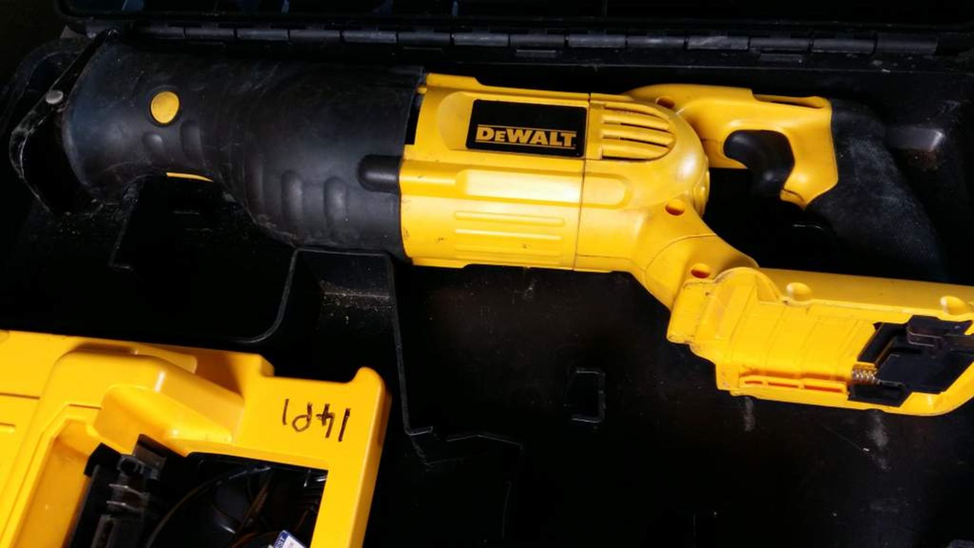 Dewalt DC315 Reciprocating Saw with battery and charger - Image 2 of 4