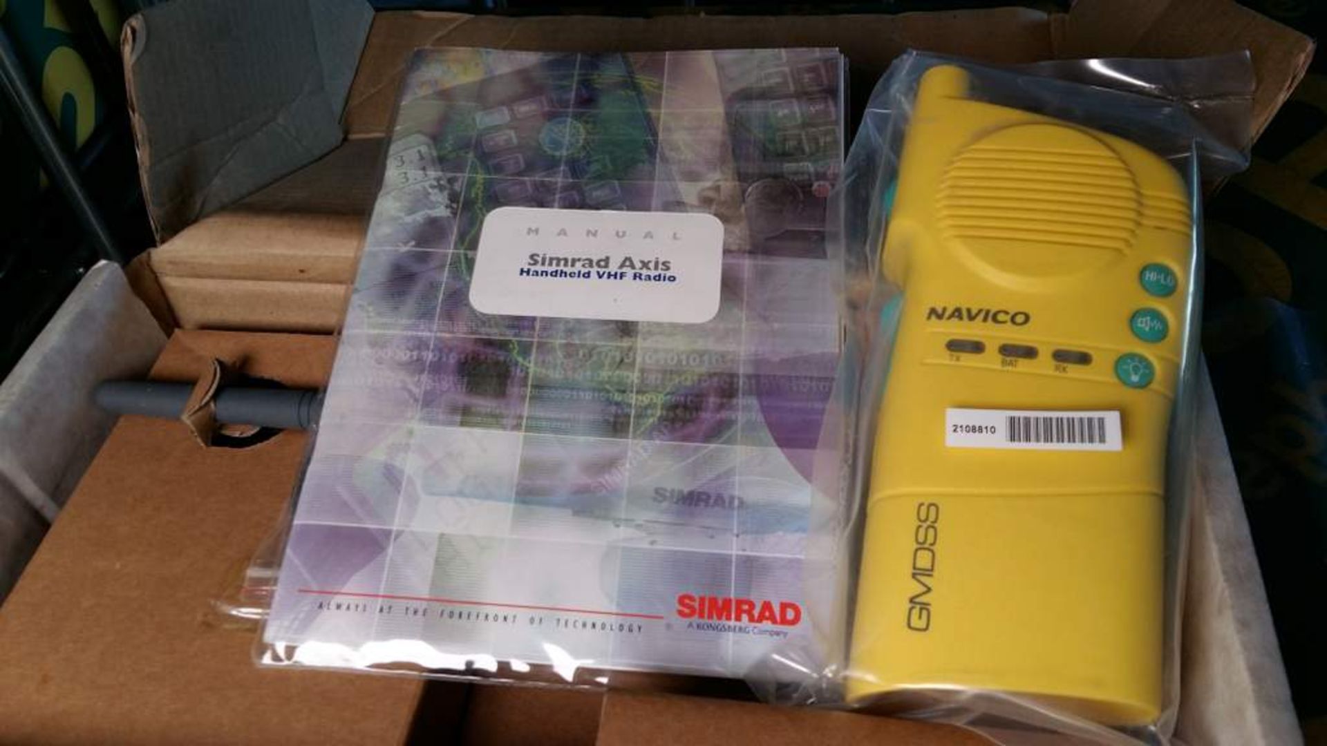 Simrad axis handheld VHF radio 150GMDSS - Image 2 of 2