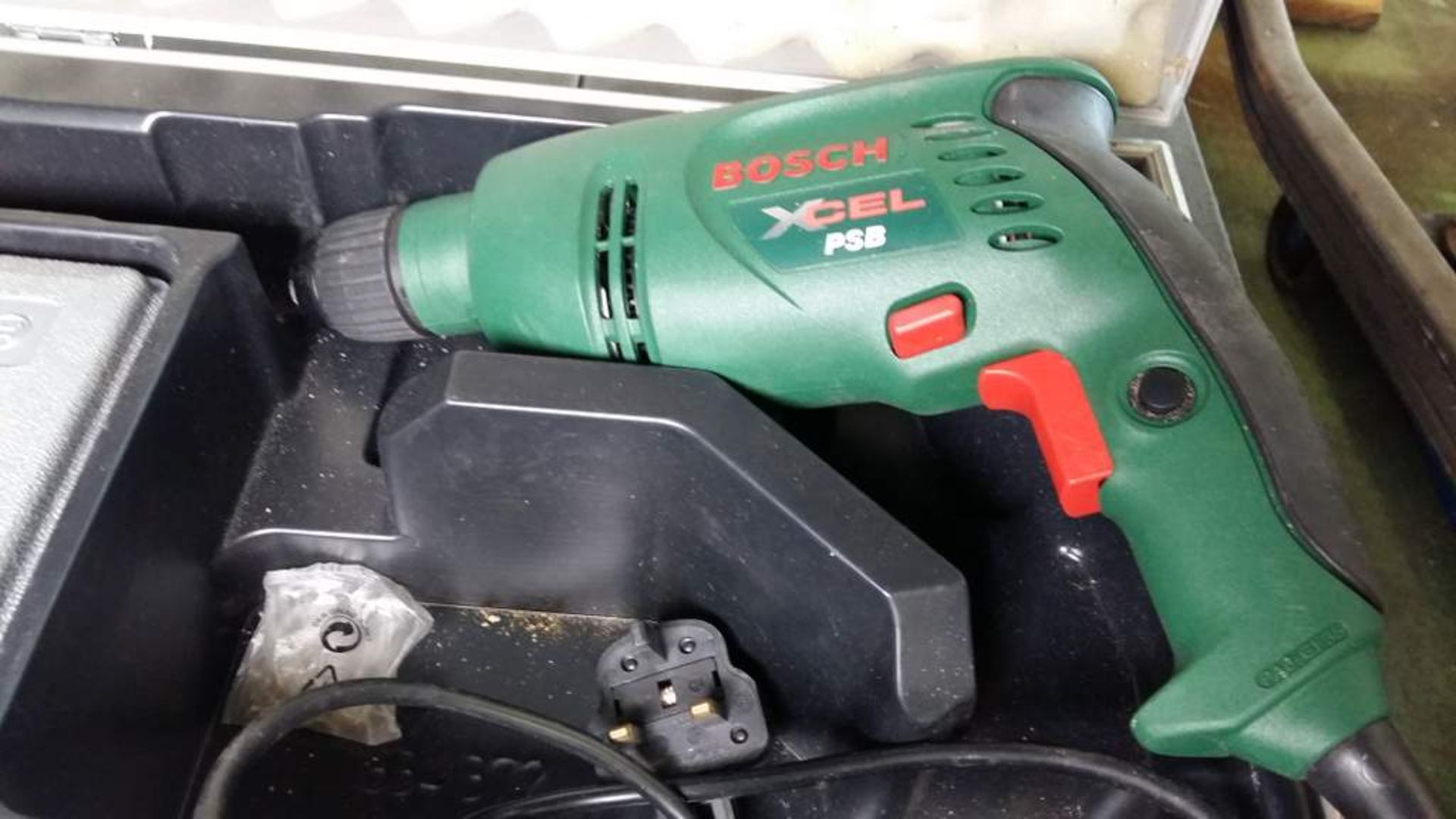 Bosch PSB 1000 RPE electric drill 230v - includes a selection of drill bits - Image 2 of 4