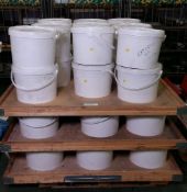 36x Diatomaceous earth calcined shells tubs - approximately 4.5kg