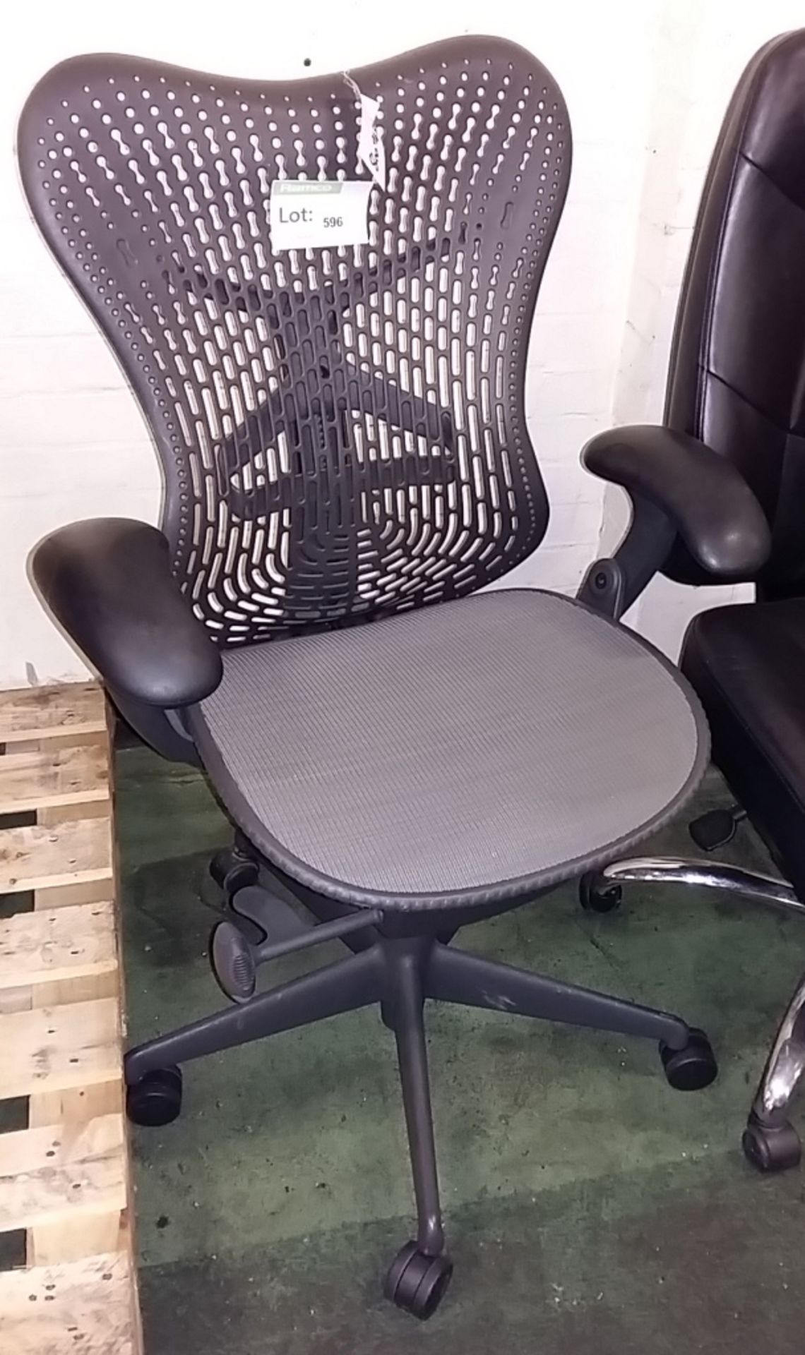 Office chair - missing castor