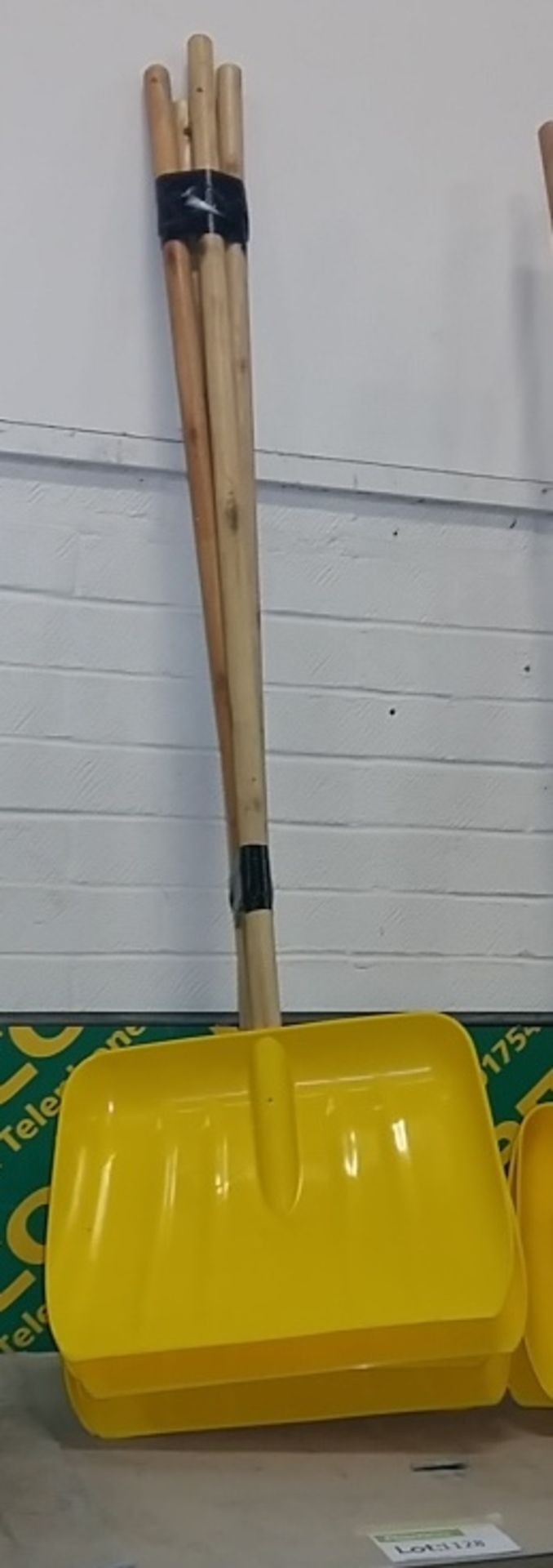 5x Yellow snow shovels