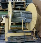 Cable spool winder