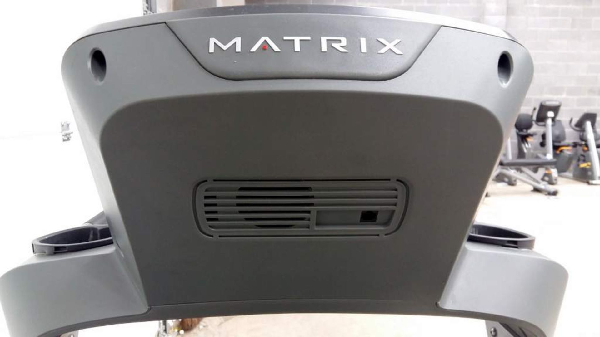 Matrix treadmill with active console Model: T7xe - Max user weight 182kg - 240v - Image 16 of 18