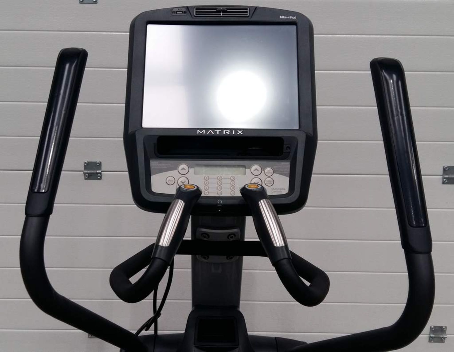 Matrix elliptical trainer with active console Model: E7xe - Max user weight 182kg - 240v - Image 5 of 18