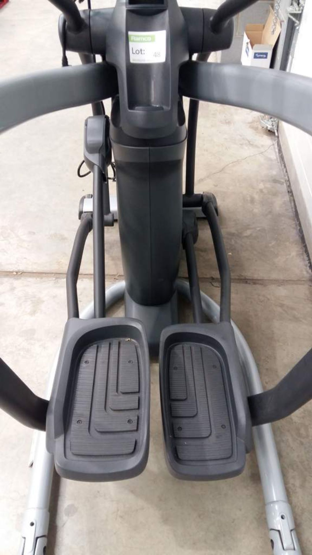 Matrix elliptical trainer with active console Model: E7xe - Max user weight 182kg - 240v - Image 10 of 18