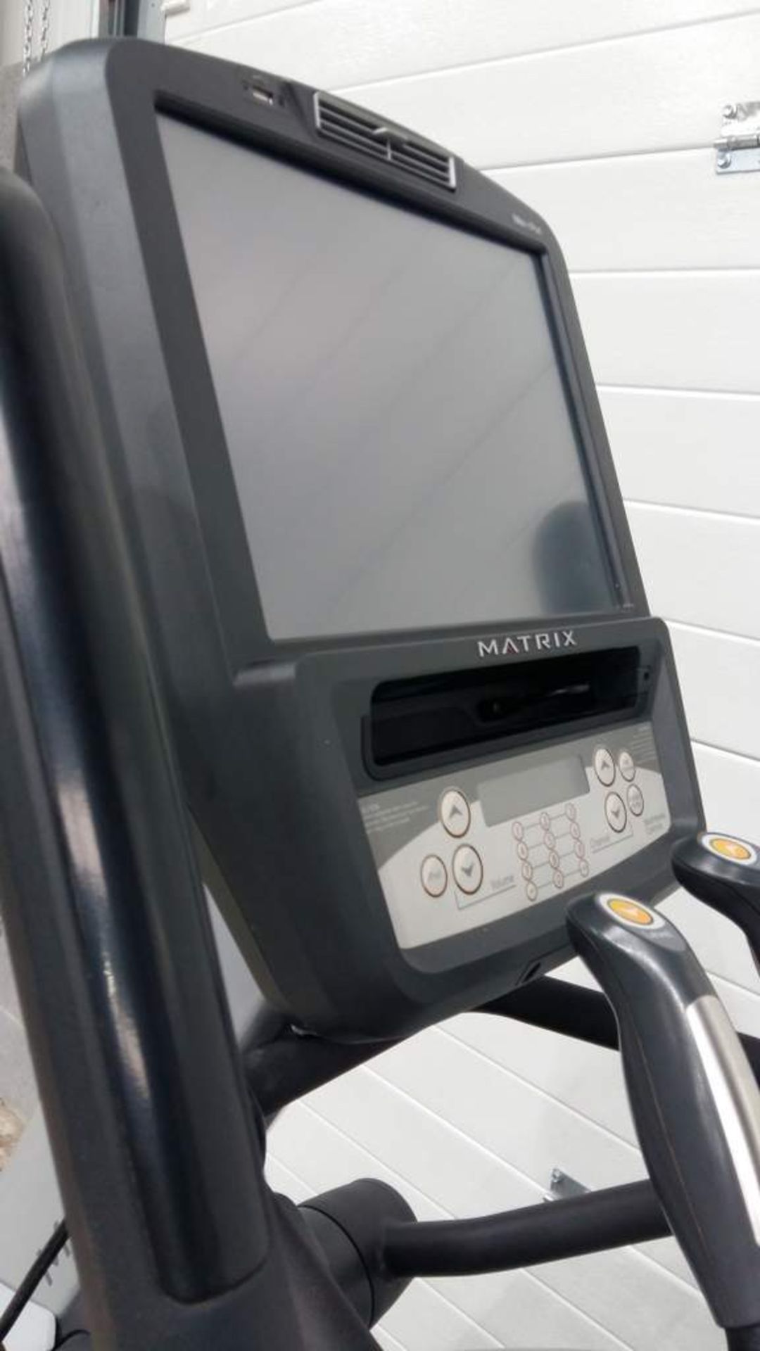 Matrix elliptical trainer with active console Model: E7xe - Max user weight 182kg - 240v - Image 12 of 18