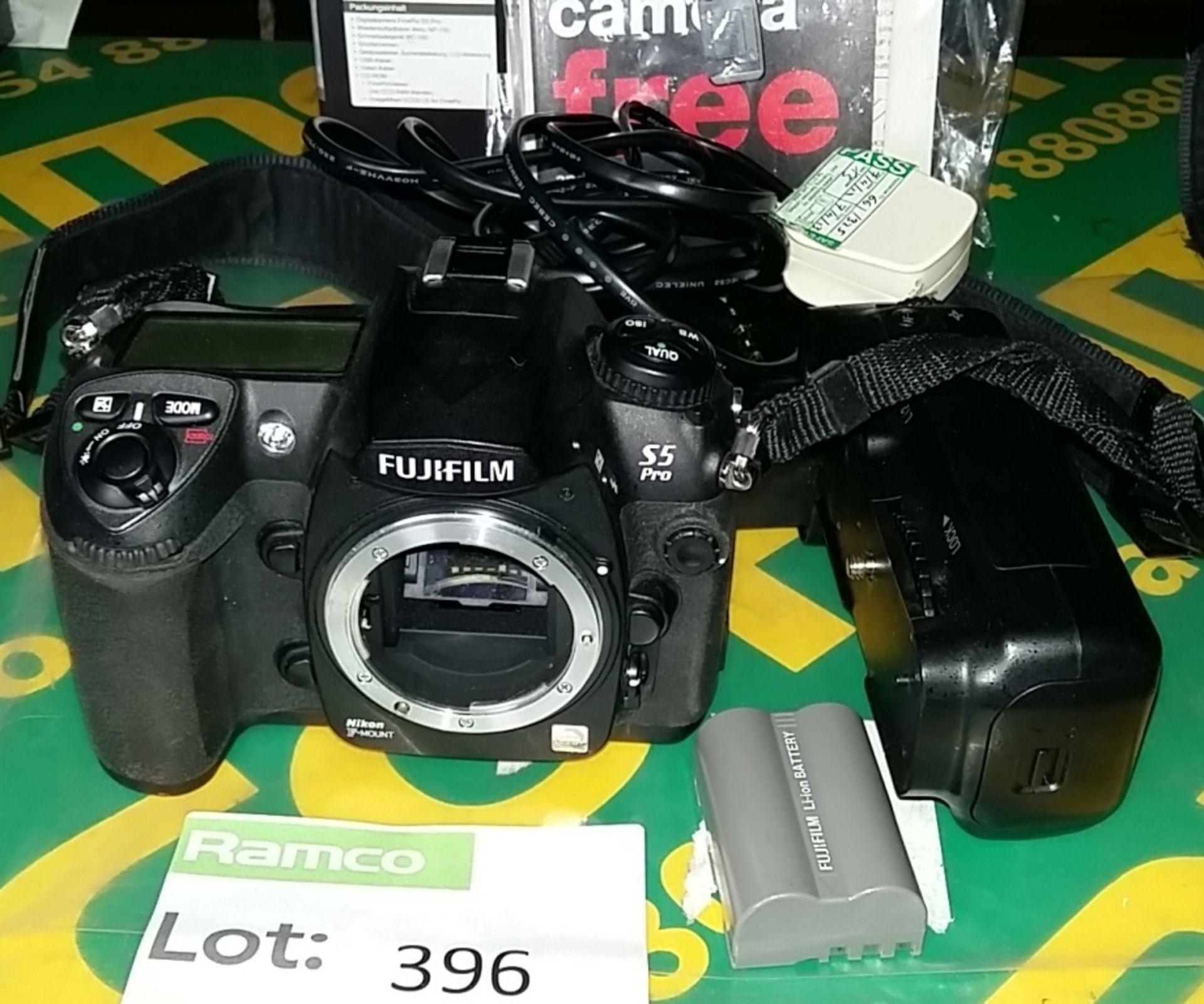 Fujifilm S5 Pro camera (accessories)