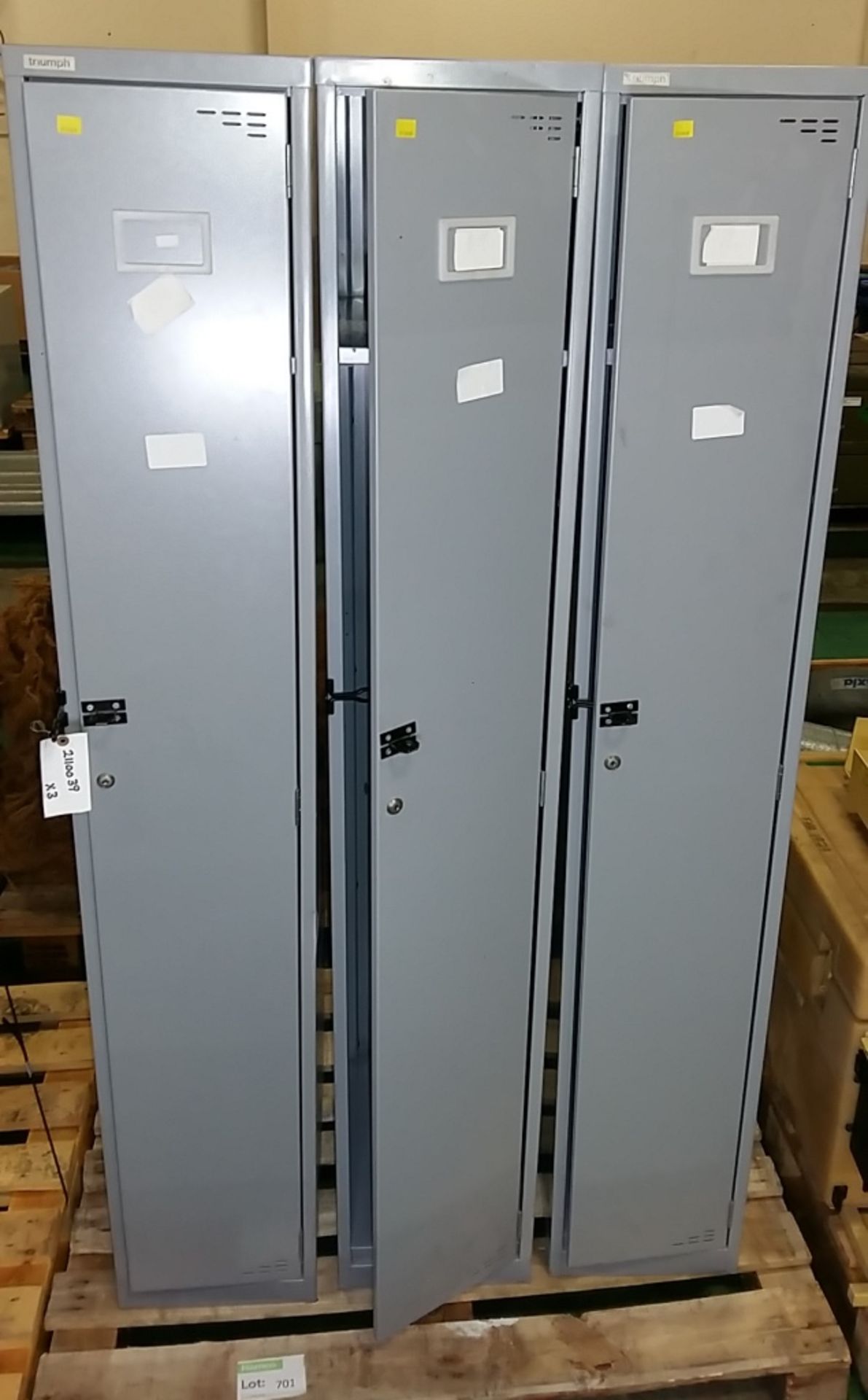 3x Triumph single lockers