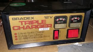 Bradex 12V Triple charger