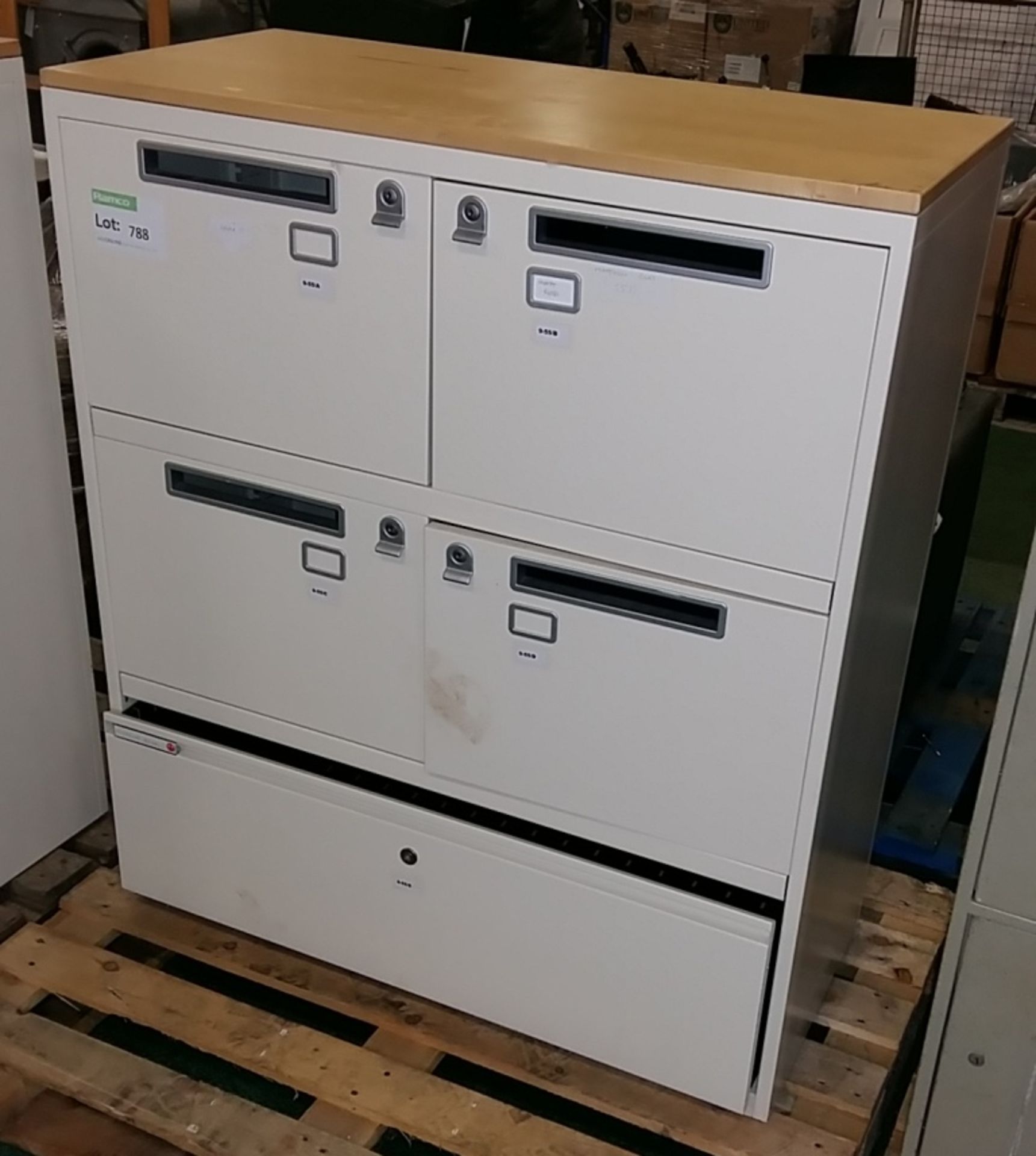 4x Cupboard & draw cabinet