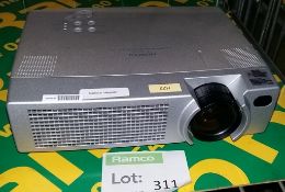 Hitachi CP-X385 LCD projector