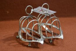 A pair of Edwardian silver four division toast racks,William Hutton & Sons Ltd, London 1901, the