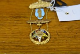 A 9ct gold Masonic breast jewel, Order of the Eastern Star, the top bar with thistle surmount