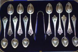 A cased set of twelve Edwardian silver teaspoons with sugar tongs, Martin Hall & Co., Sheffield