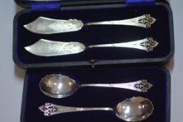 A cased pair of Edwardian silver preserve spoons, Martin Hall & Co, Sheffield 1908; together with