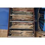 A case containing a collection of 78's, Classical and Popular, including Fritz Kreisler, Gracie