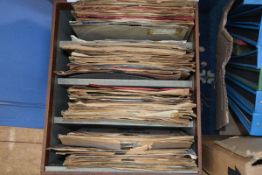 A case containing a collection of 78's, Classical and Popular, including Fritz Kreisler, Gracie