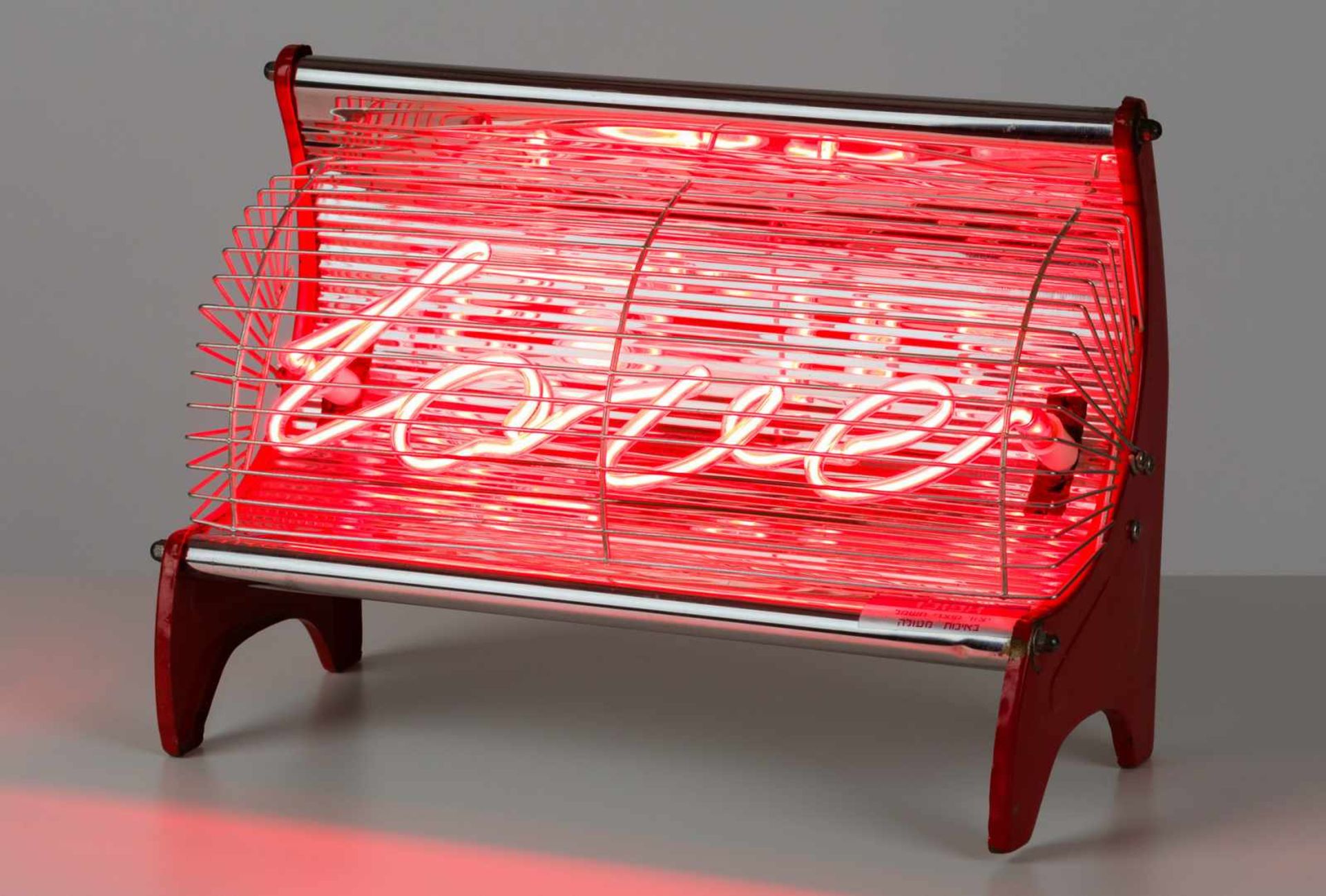 Sigalit Landau Jerusalem 1969 geb. LoveStove Metallblech, Glas (Neon), elektrisch installiert 27 x