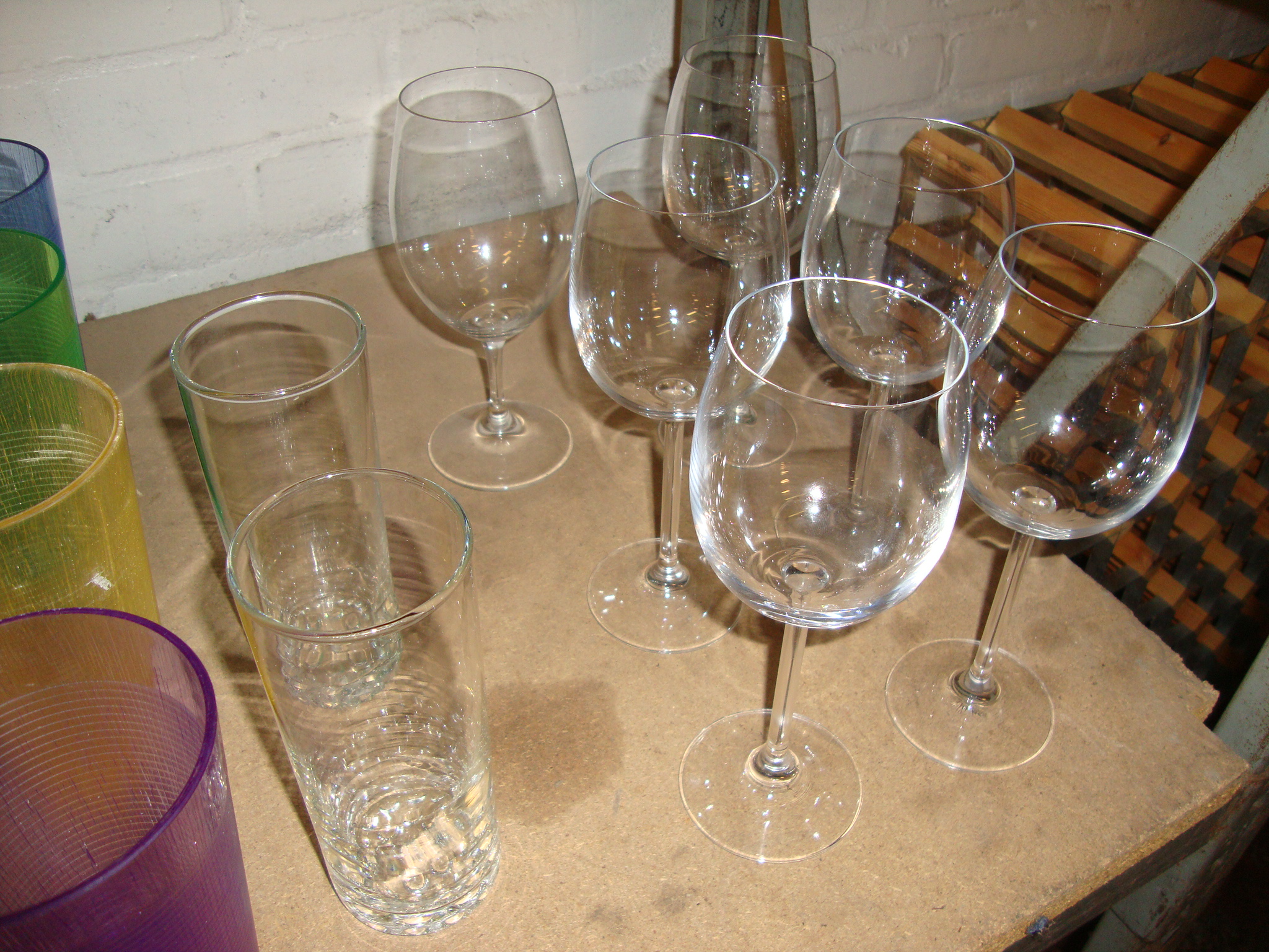 Mixed glassware/miscellaneous bar related lot comprising 1 off corkscrew, 12 off drinks coasters - Image 4 of 4