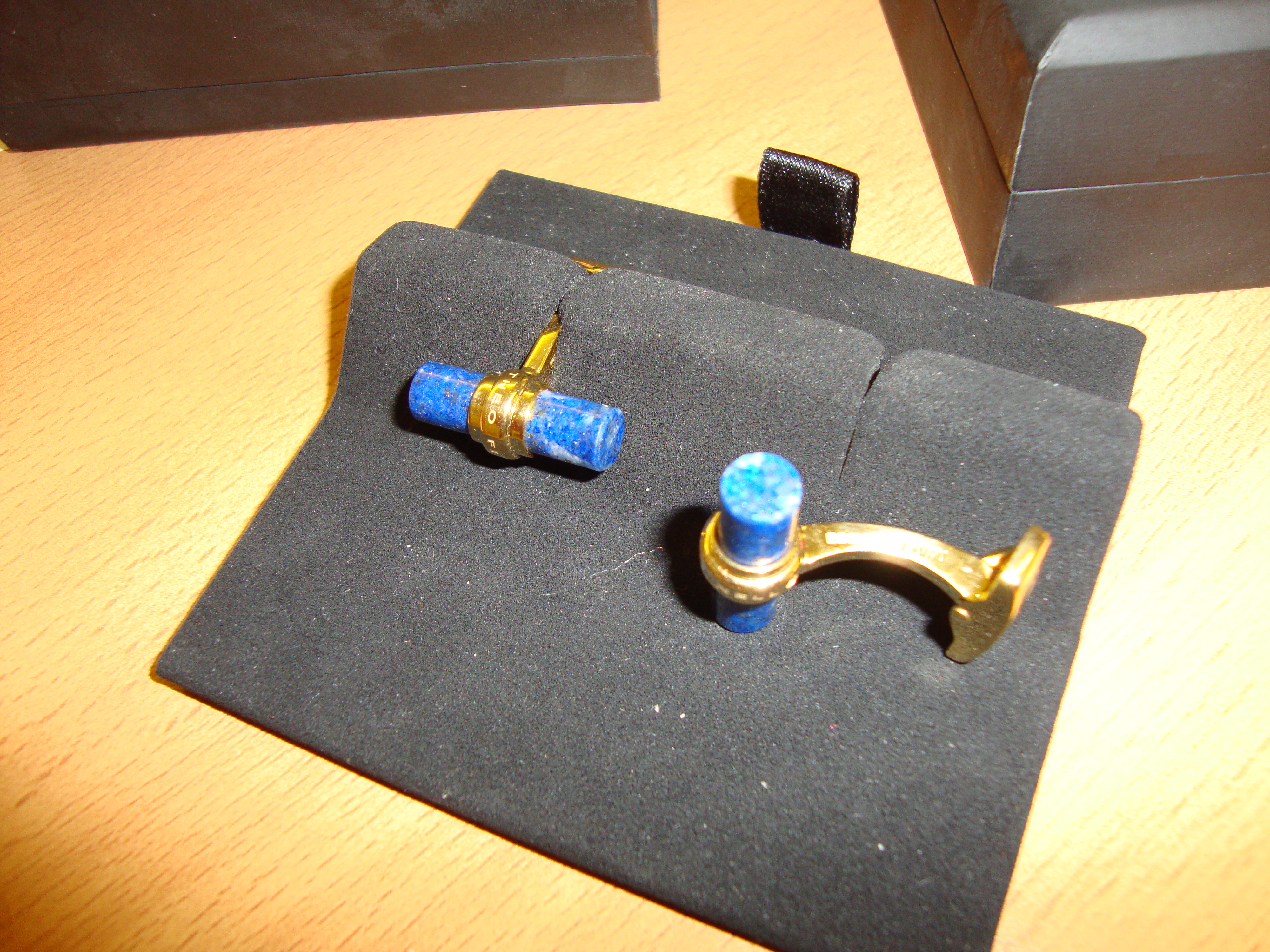 Theo Fennell 18K yellow gold cufflinks with Lapis Lazuli batons. Marked 750 AU and hallmarked, - Image 6 of 8