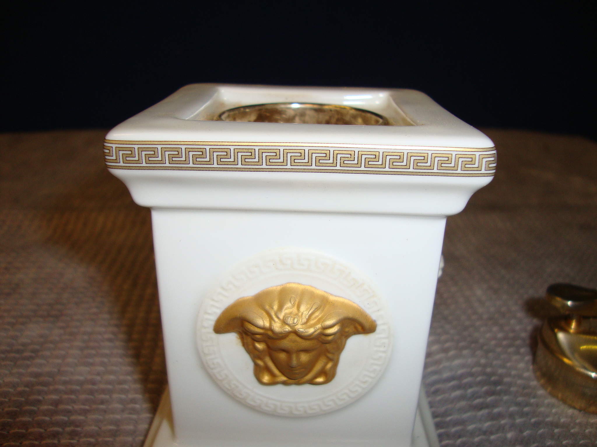 Versace by Rosenthal Gorgona table lighter, in white with gold detailing, with a removable lighter - Image 5 of 6