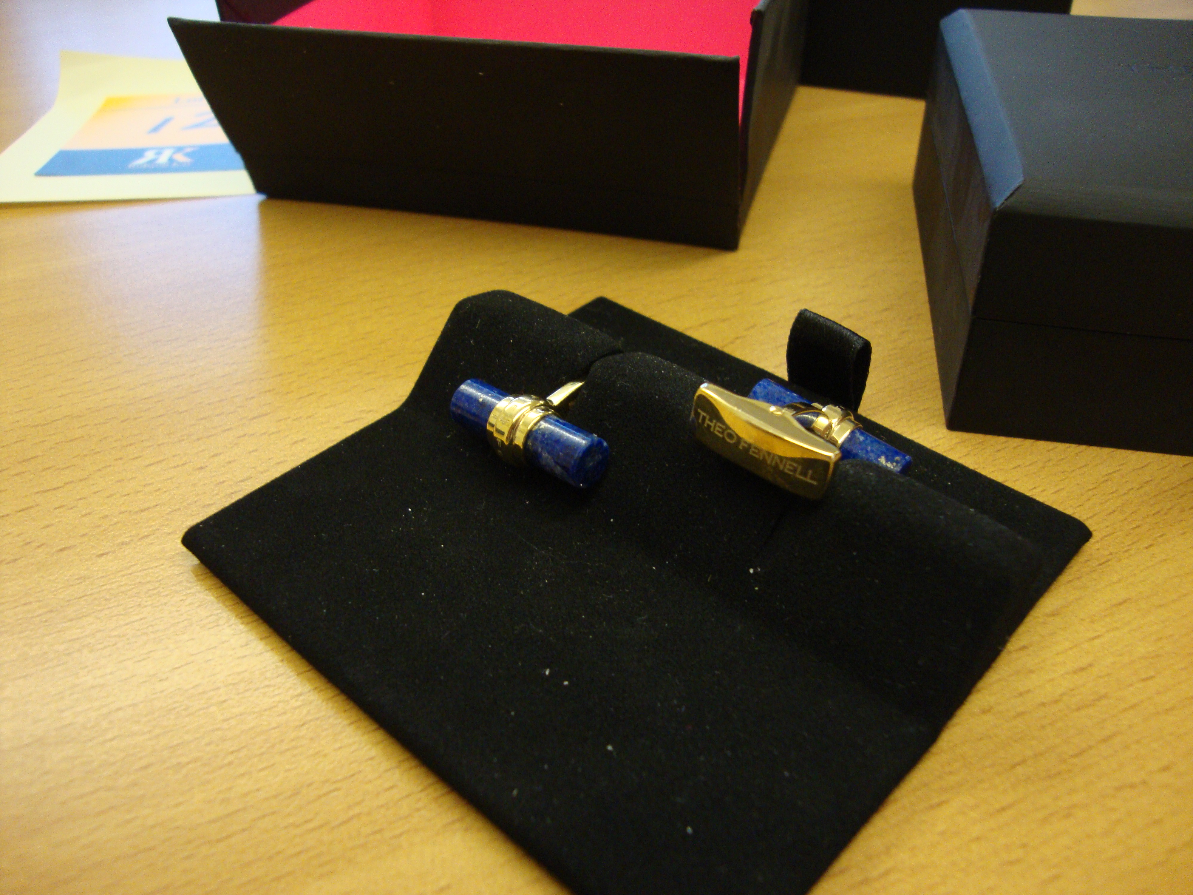 Theo Fennell 18K yellow gold cufflinks with Lapis Lazuli batons. Marked 750 AU and hallmarked, - Image 2 of 8