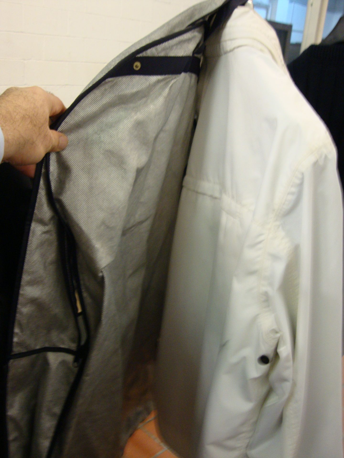 Paul & Shark Typhoon 2000 white storm jacket with mesh lining and multiple pockets. Hood zips into - Image 5 of 5