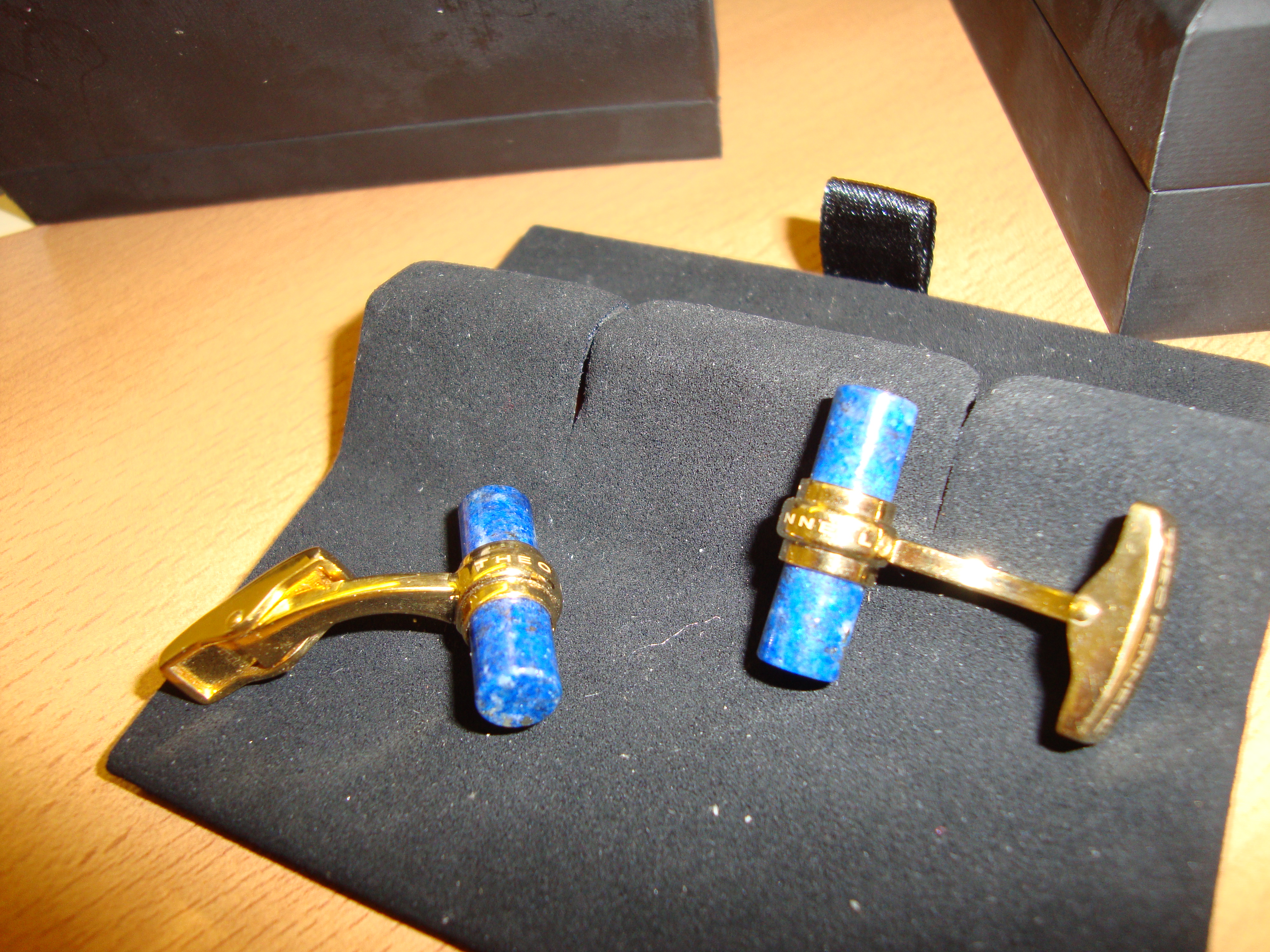 Theo Fennell 18K yellow gold cufflinks with Lapis Lazuli batons. Marked 750 AU and hallmarked, - Image 7 of 8