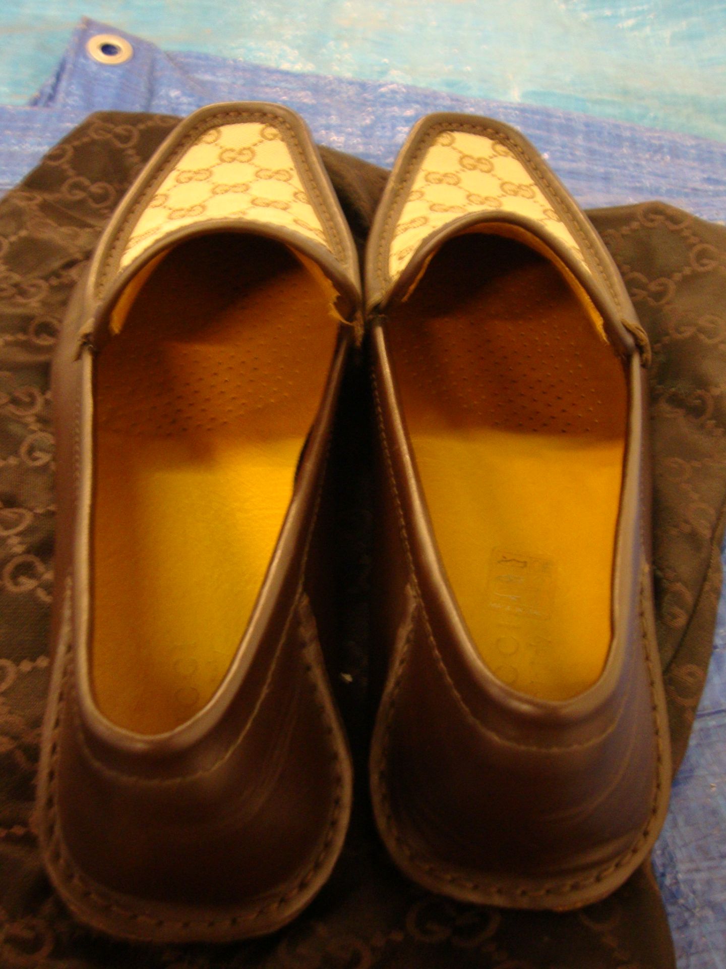 Pair of Gucci men's loafers/driving shoes in chocolate brown leather plus Gucci fabric upper. Size - Image 5 of 5