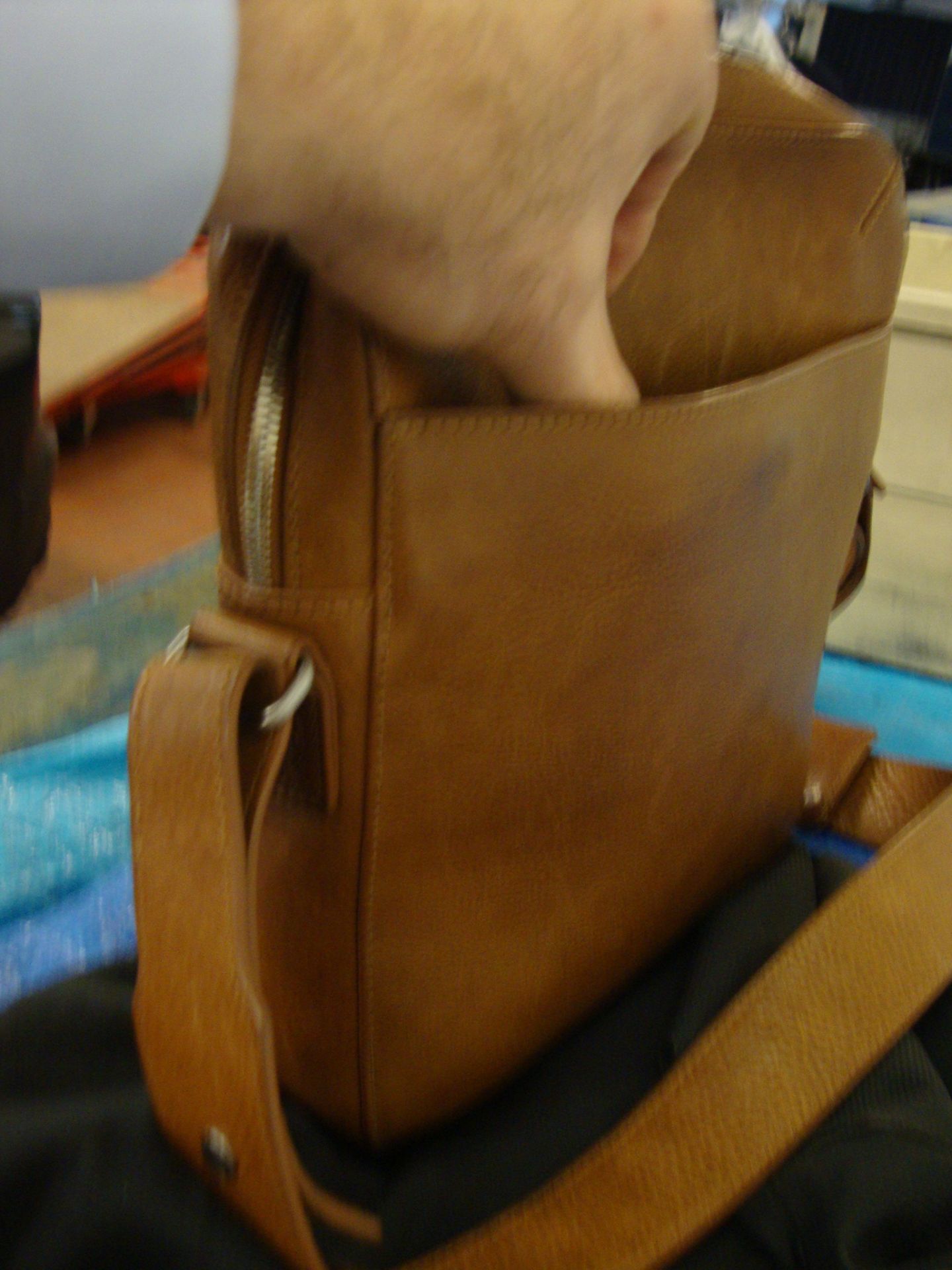 Dunhill chestnut tan leather men's messenger bag with multitude of exterior and interior pockets and - Image 4 of 5