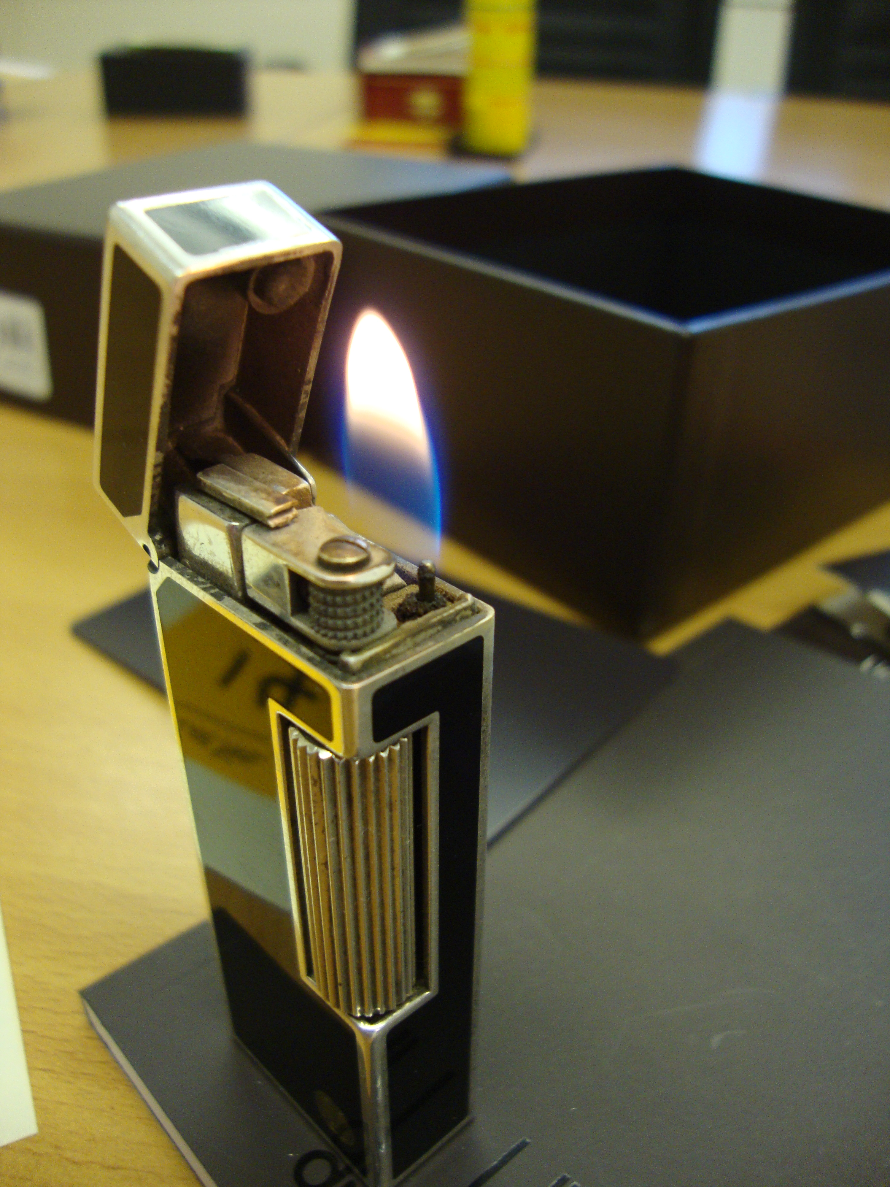 Dunhill rollagas lighter, model RL2301, in black laquer and silver, including box, book packs & - Image 3 of 12