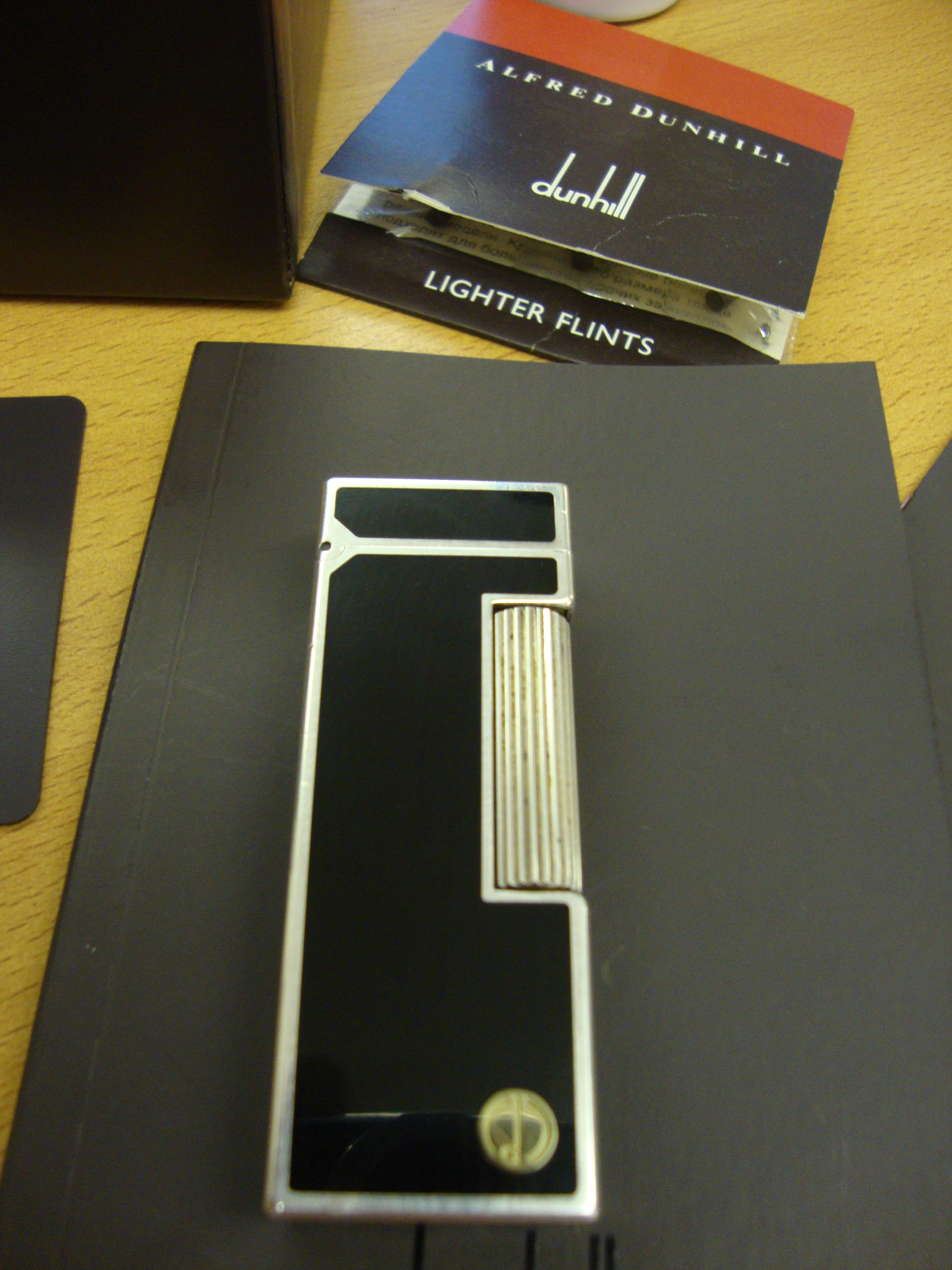 Dunhill rollagas lighter, model RL2301, in black laquer and silver, including box, book packs & - Image 5 of 12